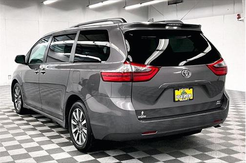2020 Toyota Sienna XLE Premium