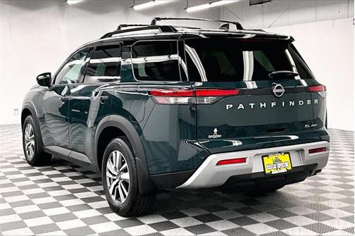 2022 Nissan Pathfinder SL 4WD