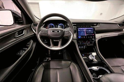 Bright White Clearcoat 2023 Jeep Grand Cherokee Limited
