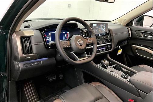 2025 Nissan Pathfinder Platinum 4WD