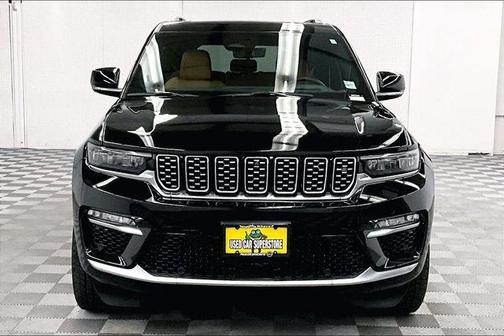 Diamond Black Crystal Pearlcoat 2023 Jeep Grand Cherokee Summit
