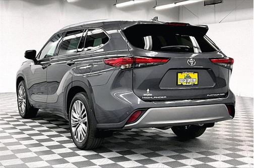 2022 Toyota Highlander Platinum