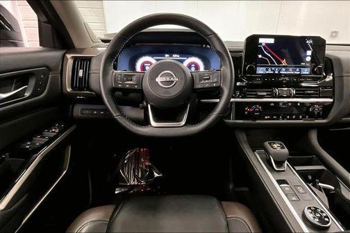 2025 Nissan Pathfinder Platinum 4WD