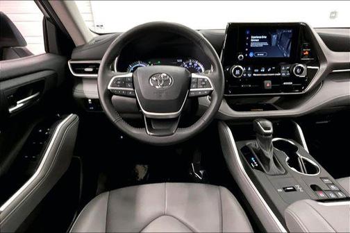 Magnetic Gray Metallic 2024 Toyota Highlander Hybrid XLE
