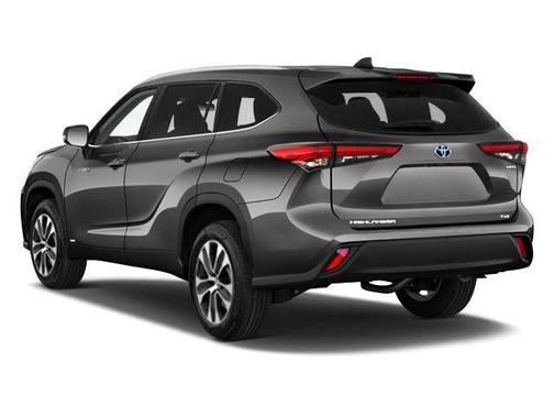 Magnetic Gray Metallic 2024 Toyota Highlander Hybrid XLE