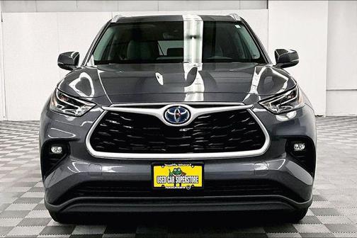 Magnetic Gray Metallic 2024 Toyota Highlander Hybrid XLE