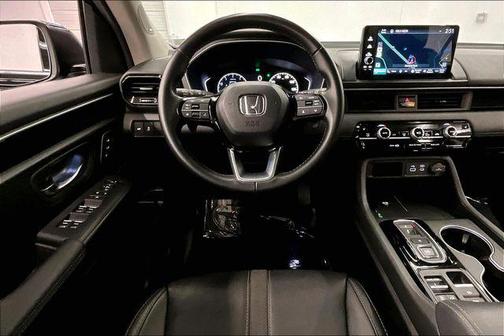 Crystal Black Pearl 2025 Honda Pilot Touring 8-Passenger