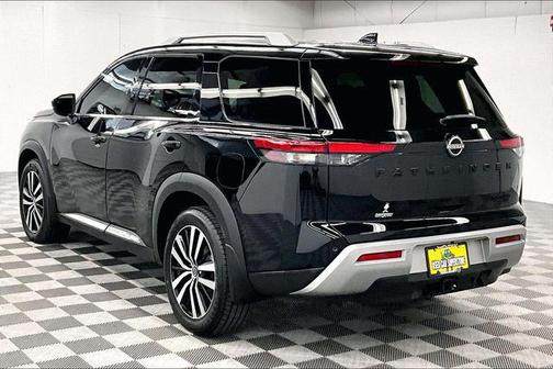 Super Black 2023 Nissan Pathfinder Platinum 4WD