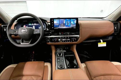 Everest White Pearl/Black 2026 Nissan Pathfinder Platinum