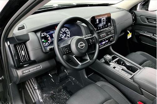 2025 Nissan Pathfinder S FWD