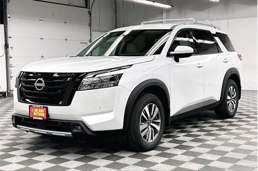 2025 Nissan Pathfinder SL 4WD