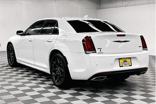 2023 Chrysler 300 Touring