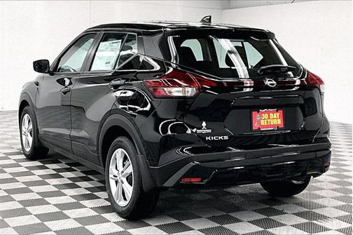2025 Nissan Kicks S