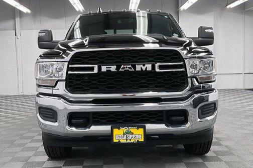 Diamond Black Crystal Pearlcoat 2023 RAM 3500 Tradesman Crew Cab 4x4 6'4' Box