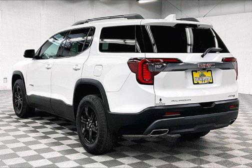 White Frost Tricoat 2023 GMC Acadia AWD AT4
