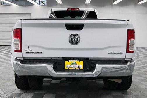 Bright White Clearcoat 2024 RAM 3500 Big Horn Crew Cab 4x4 8' Box