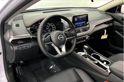 2025 Nissan Altima SR FWD