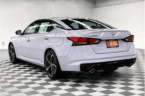 2025 Nissan Altima SR FWD