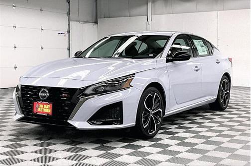 2025 Nissan Altima SR FWD