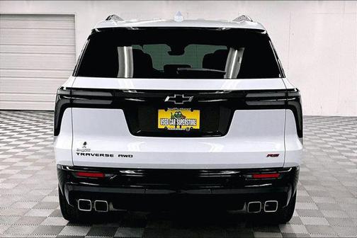 Polar White Tricoat 2026 Chevrolet Traverse RS