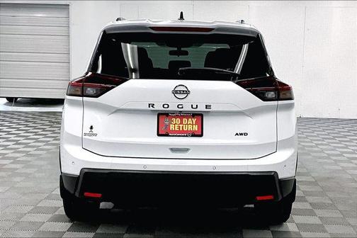 Everest White Pearl Tricoat 2026 Nissan Rogue Dark Armor