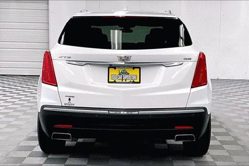 Crystal White Tricoat 2017 Cadillac XT5 Luxury