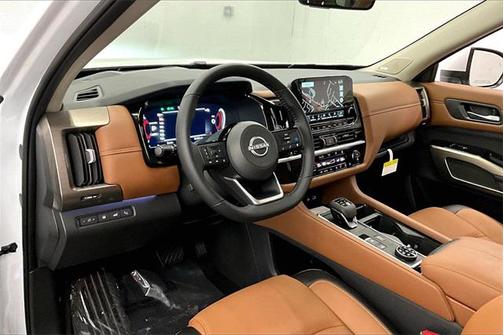 2025 Nissan Pathfinder Platinum 4WD