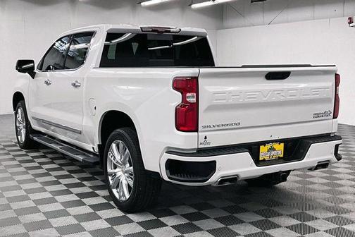 Iridescent Pearl Tricoat 2024 Chevrolet Silverado 1500 High Country