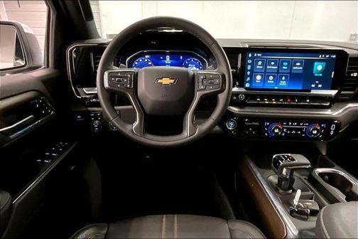 Iridescent Pearl Tricoat 2024 Chevrolet Silverado 1500 High Country
