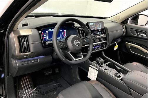 2025 Nissan Pathfinder Platinum 4WD