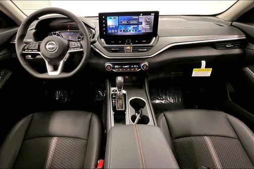 Pearl White/Super Black 2026 Nissan Altima SR FWD