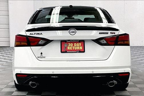 Pearl White/Super Black 2026 Nissan Altima SR FWD