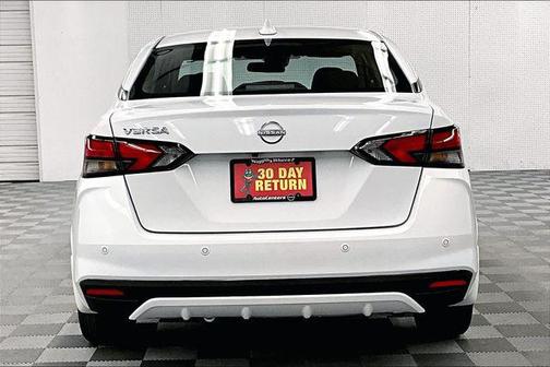 Aspen White Tricoat 2025 Nissan Versa 1.6 SV