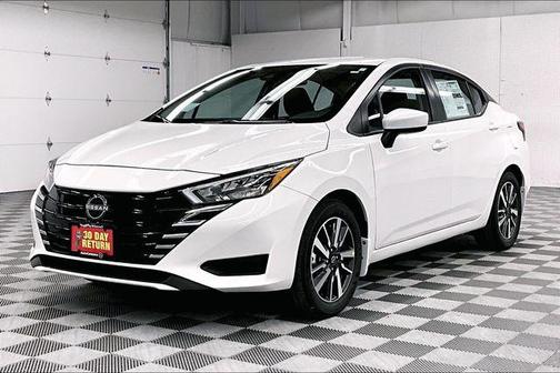 Aspen White Tricoat 2025 Nissan Versa 1.6 SV