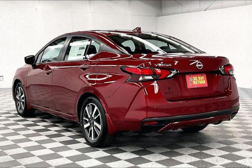 Scarlet Ember Tintcoat 2025 Nissan Versa 1.6 SV