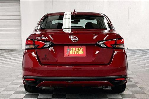 Scarlet Ember Tintcoat 2025 Nissan Versa 1.6 SV
