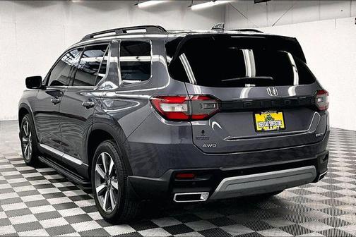 Gray 2023 Honda Pilot Touring 8-Passenger