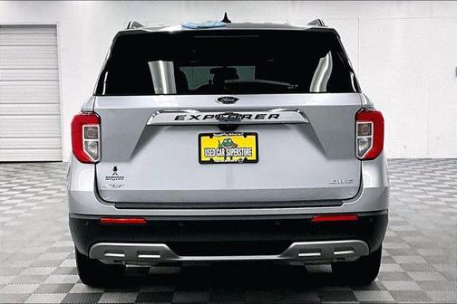 Iconic Silver Metallic 2023 Ford Explorer XLT