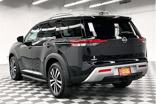 2025 Nissan Pathfinder Platinum 4WD