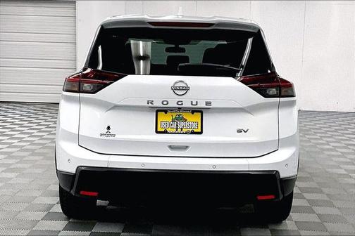 Everest White Pearl 2024 Nissan Rogue SV