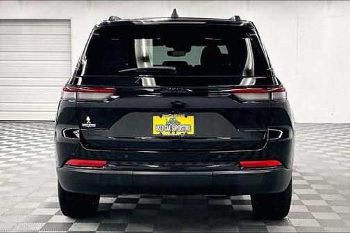 Diamond Black Crystal Pearlcoat 2023 Jeep Grand Cherokee Altitude