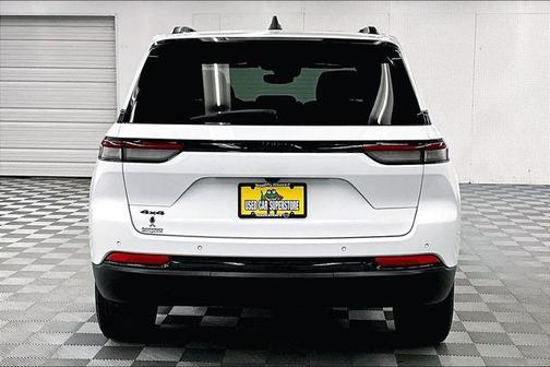 Bright White Clearcoat 2024 Jeep Grand Cherokee Altitude