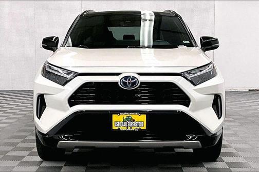 Blizzard Pearl/Midnight Black Metallic 2022 Toyota RAV4 Hybrid SE