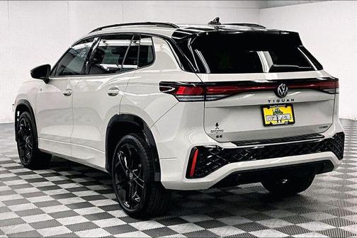 White 2025 Volkswagen Tiguan 2.0T SE R-Line Black 4MOTION