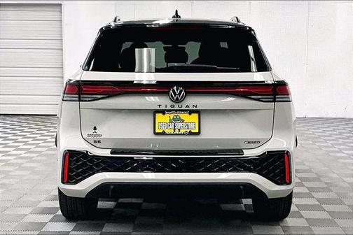 White 2025 Volkswagen Tiguan 2.0T SE R-Line Black 4MOTION