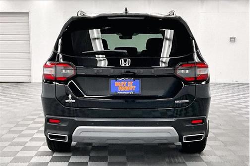 2025 Honda Pilot Touring 8-Passenger