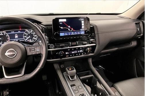 2023 Nissan Pathfinder SL 4WD