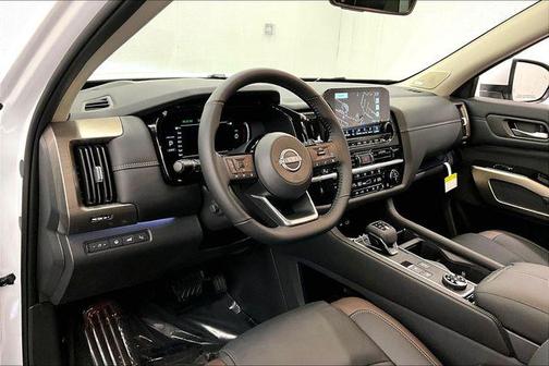 2025 Nissan Pathfinder Platinum 4WD