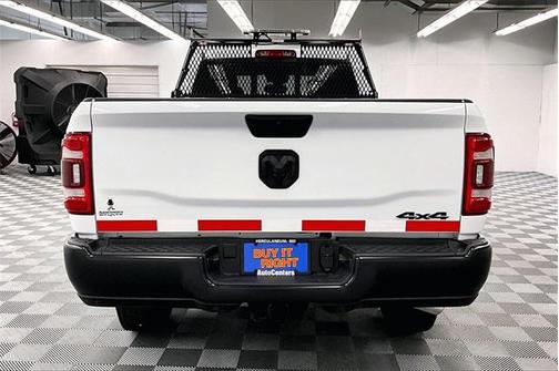 2024 RAM 3500 Tradesman Crew Cab 4x4 8' Box