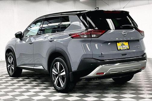 Boulder Gray Pearl/Super Black 2023 Nissan Rogue Platinum